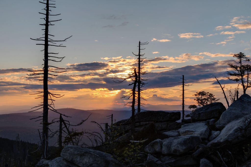 2YRATRX Sonnenuntergang in den Bergen, Sunset in the mountains