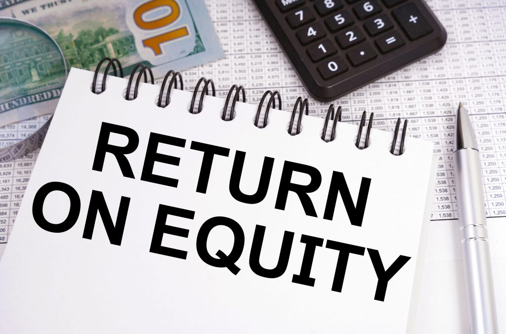 2K0XC2M Business and finance concept. On the table there is money, a calculator and a notebook with the inscription - RETURN ON EQUITY